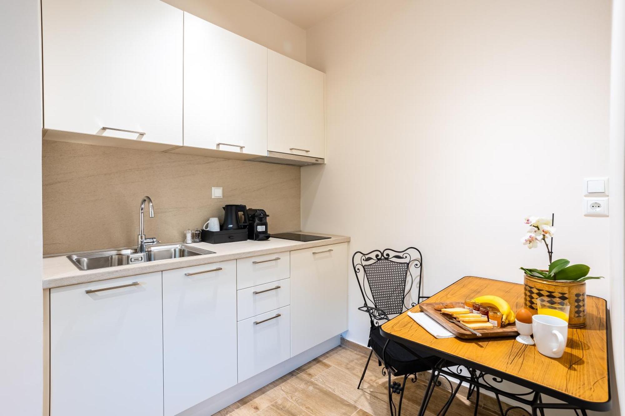 Villy'S Comfort Zone Apartments Kalamata Extérieur photo