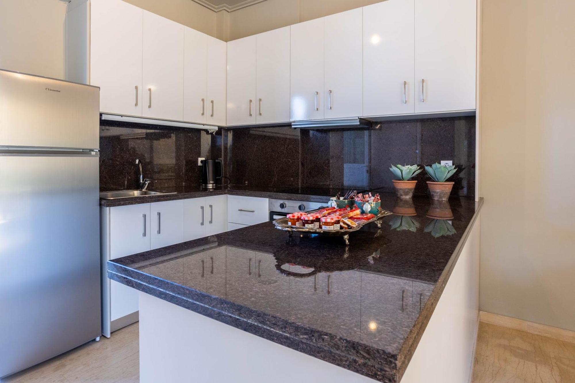 Villy'S Comfort Zone Apartments Kalamata Extérieur photo